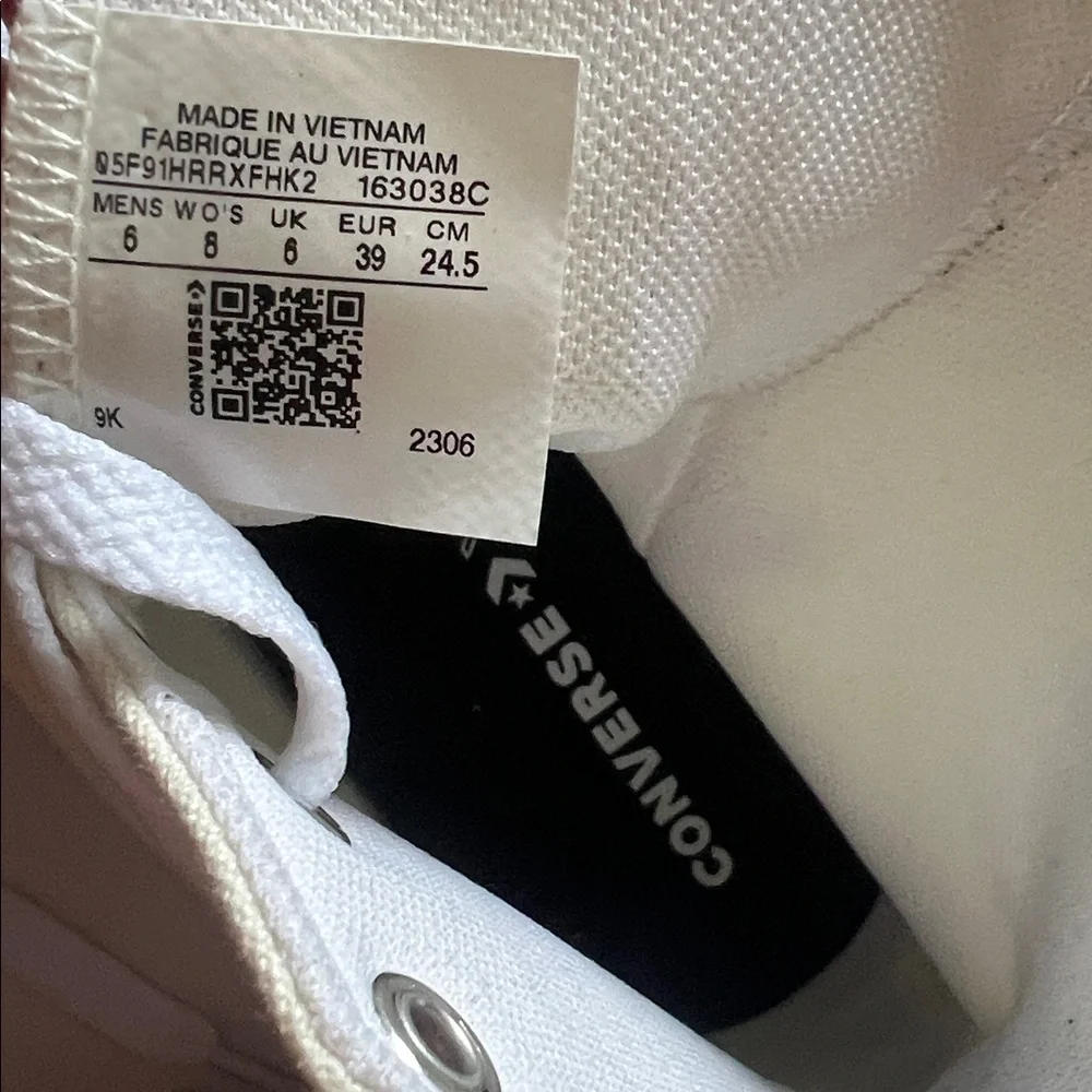 Converse Cream High Tops with red embroidered hearts - Picture 9 of 9